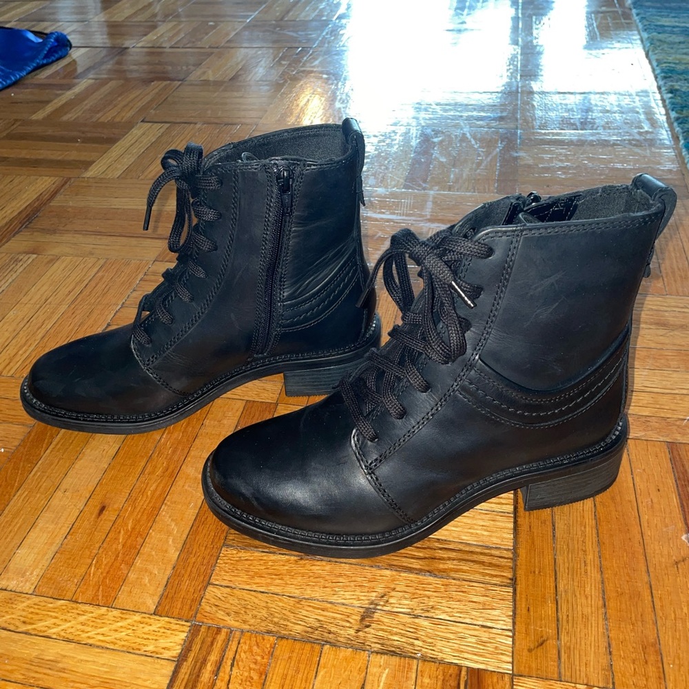 CLARKS LACE UP BOOTIE